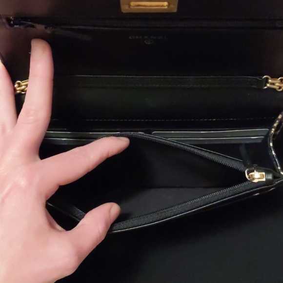 SOLD CHANEL*RARE* Paris-New York 2019 Graffiti WOC - Picture 11 of 16